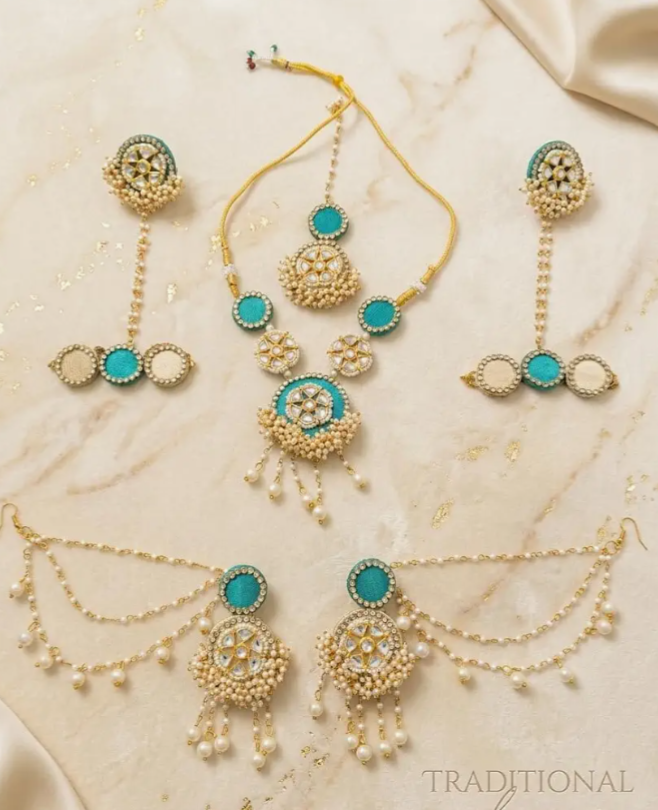 Traditional Gold-Plated Pearl Choker Necklace Set with Bangles for Women